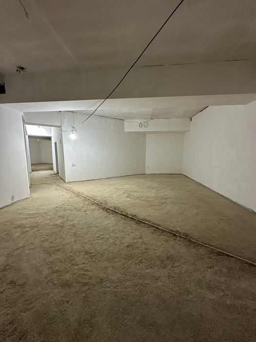 Срочно !!! Срочно!!! Продаётся полуподвал под бизнес Комер пред.