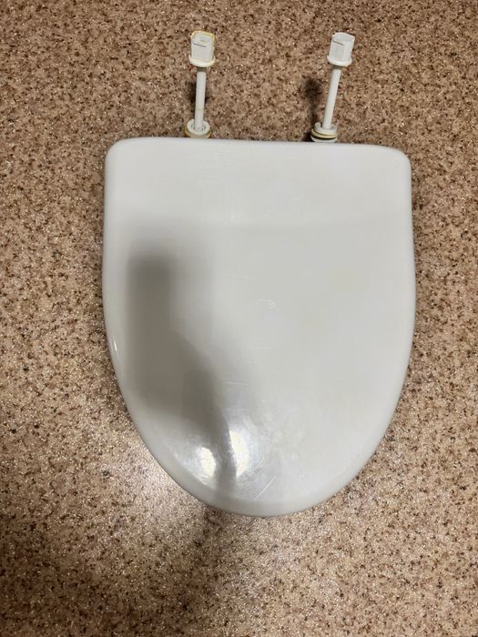 Продам крышку для унитаза