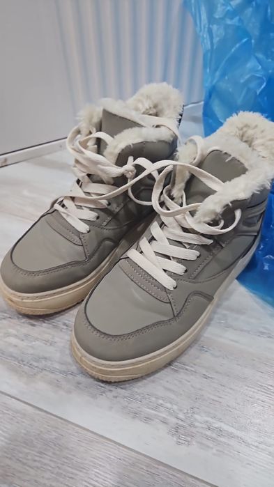 Почти новые ботиночки женские сейчас ходить