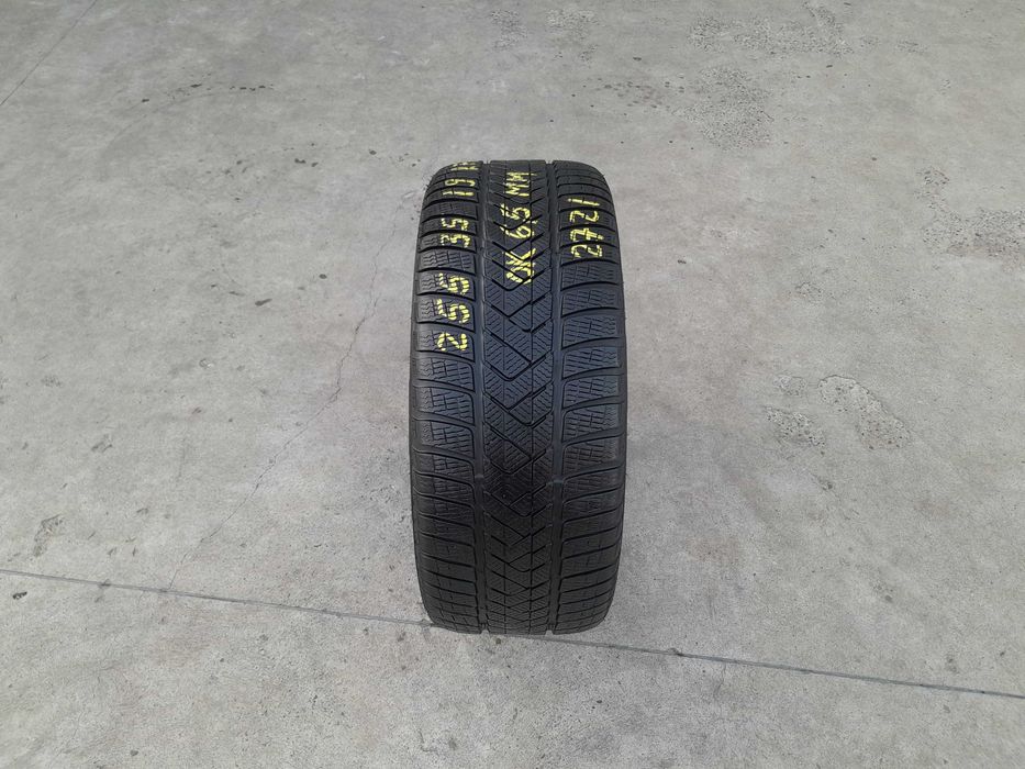 O anvelopa de iarna 255 35 19 pirelli sottozero 3 run flat 6,5 mm 2721