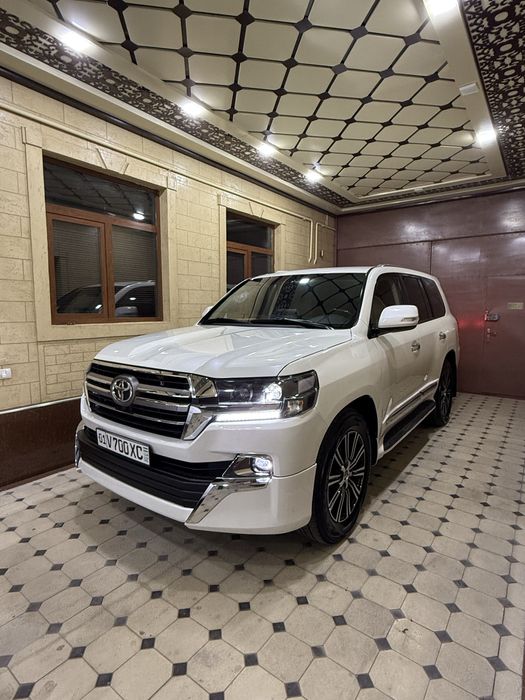 Toyota land cruiser 200