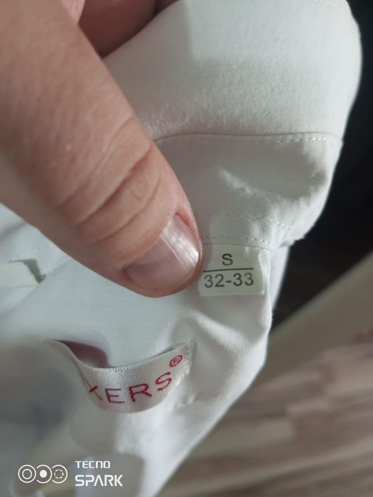 Продам белые рубашки на мальчика