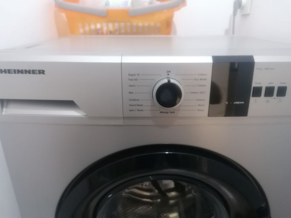 Masina de spalat rufe Heinner, cu afisaj electronic (nouă)