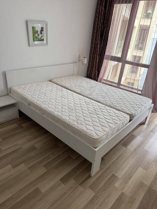Двойно легло 180см. Х 200см. с матраци и нощни шкафчета.