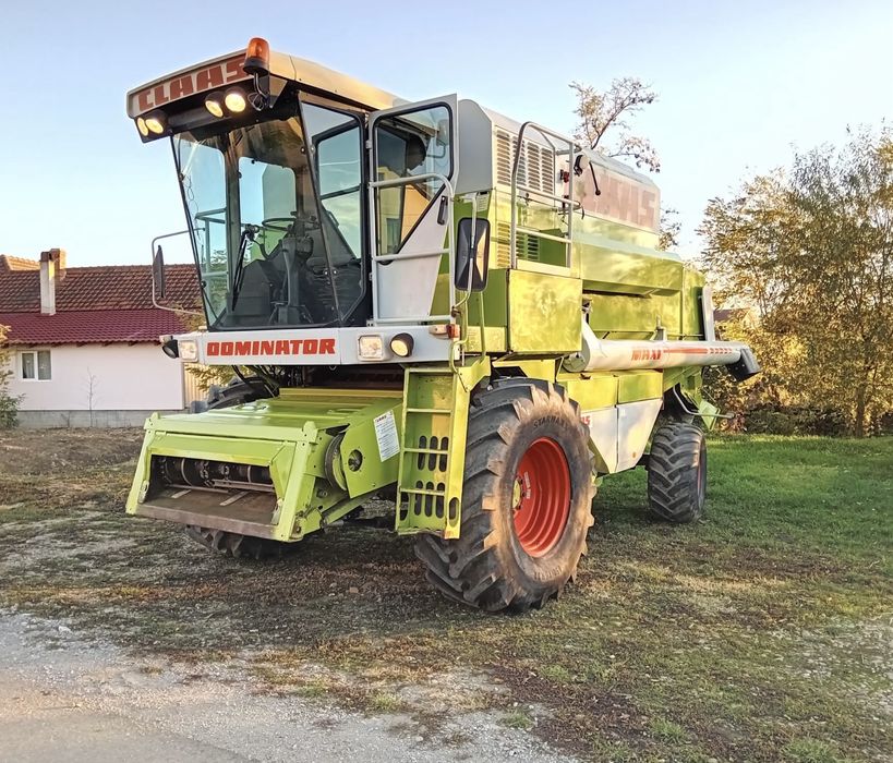 Combina agricola Claas Dominator 108 SL Maxi recent adusa