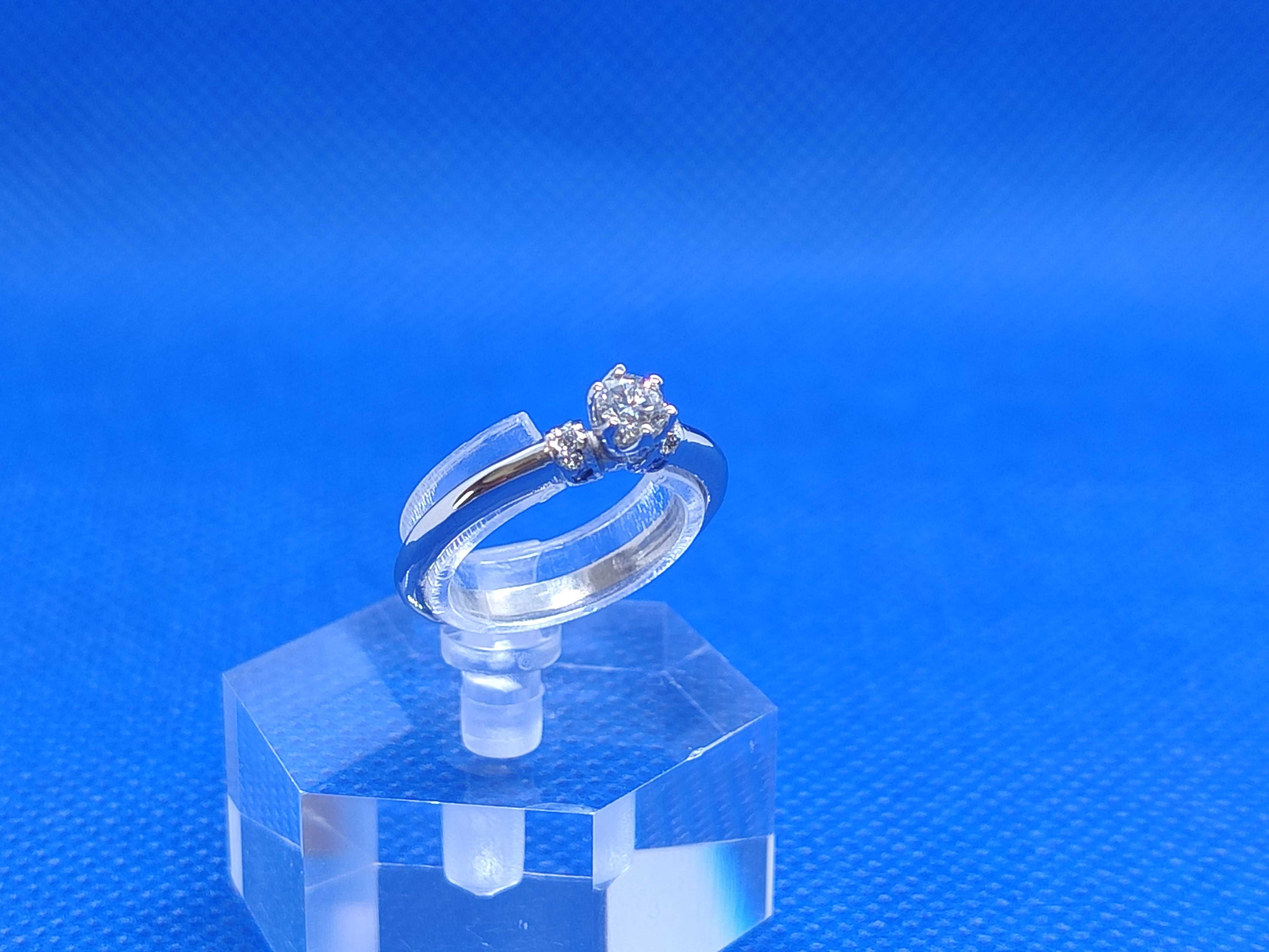 Годежен пръстен с диамант VVS1 0.23ct.