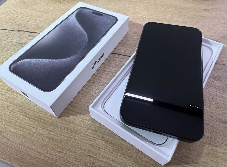 iPhone 15 Pro Max • 98 % Bateria • 256 GB