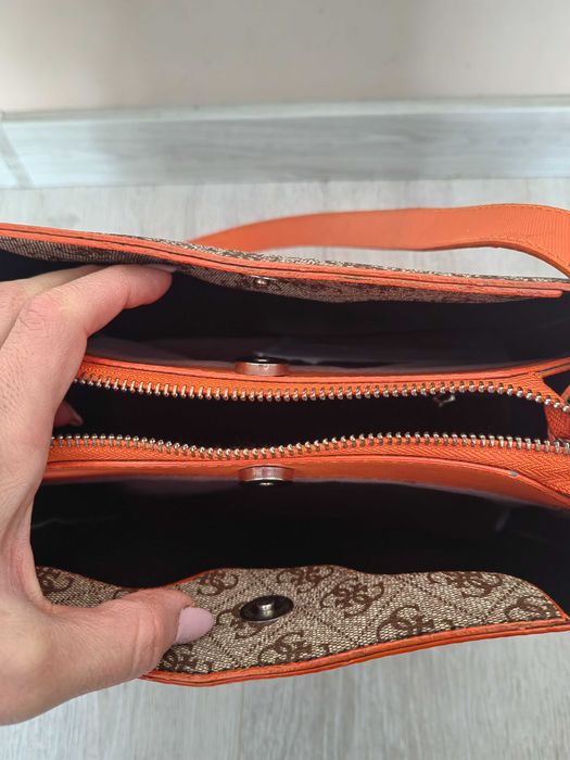 Дамски чанти Guess,Stradivarius,Balenciaga