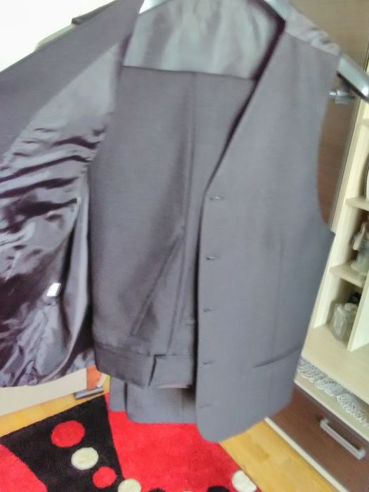 Costum barbati gri nr .46