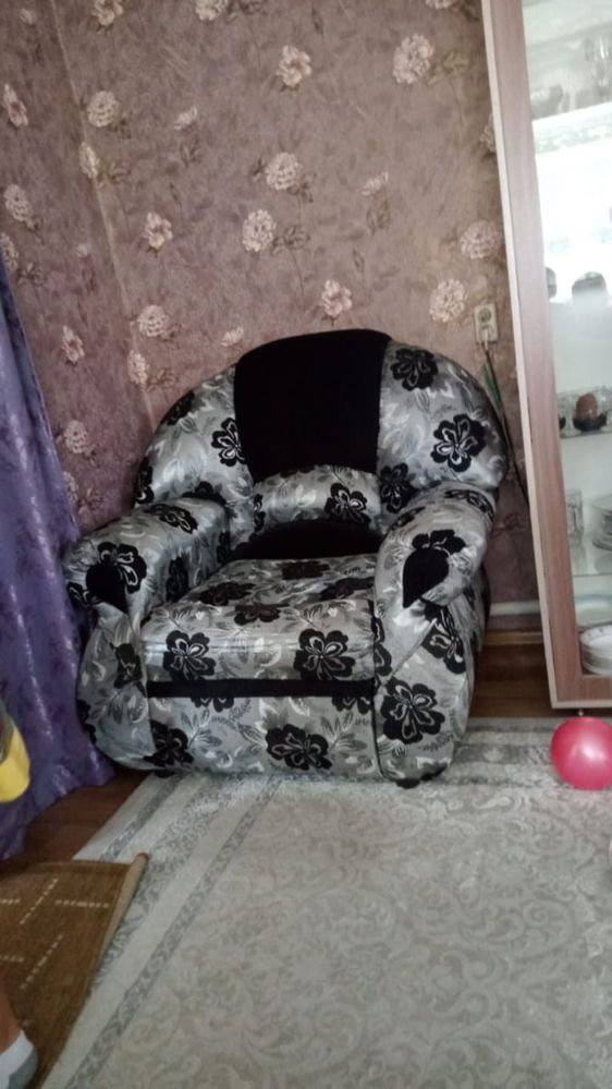 Продам диван тройку