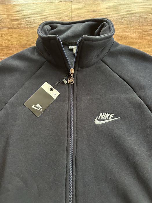 Мъжки,ватиран,тъмно син екип Nike с бродирано лого и ципове на джобове