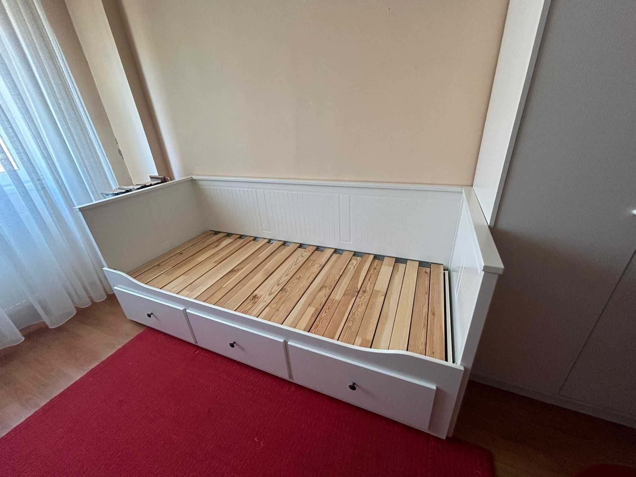 Ikea . Divan . Pat dublu cu 3 sertare mari si cu saltea