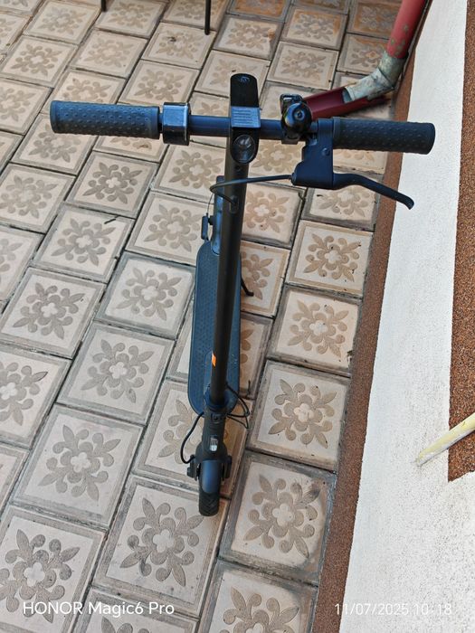 Vând trotineta electrica și trotineta pentru copii mici!