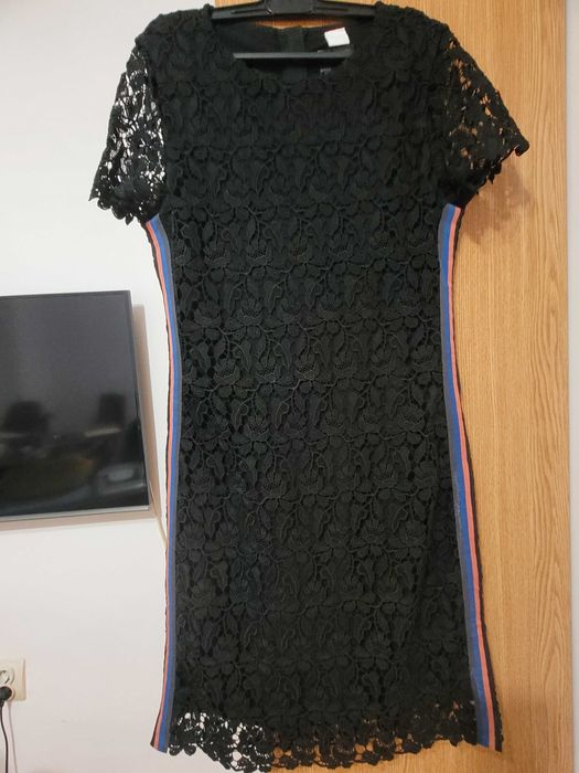 Rochie HUGO BOSS neagra din dantela, midi, marimea S, foarte eleganta