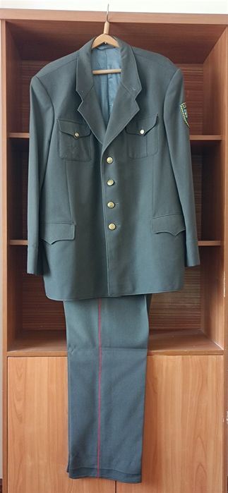 Китель-брюки старого образца, утеплённые.