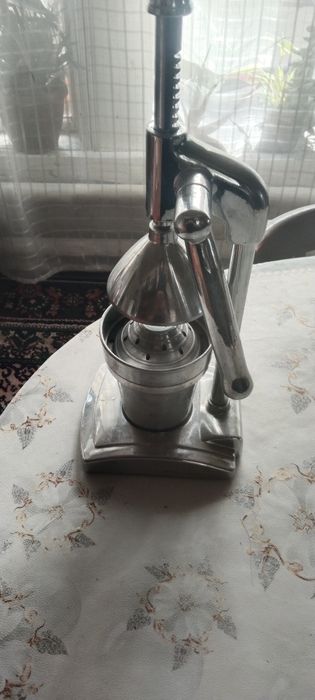 Соковыжималка пресс для цитрусовых и граната