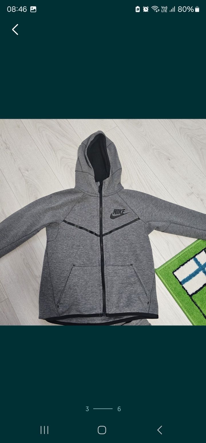 Vând trening copii Nike Tech