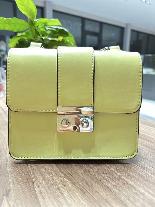 Нова дамска чанта Bershka