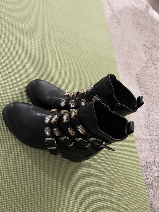 Ботинки со стразами