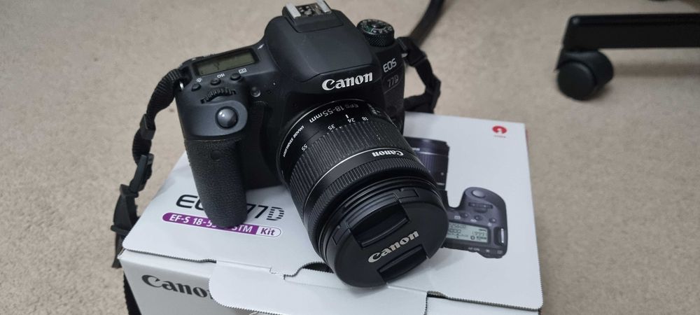 Фотоапарат Canon EOS - 77D