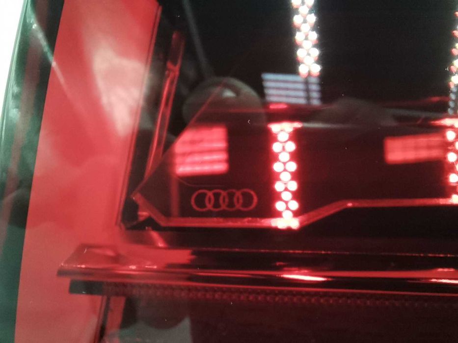 Нов 4N0945208L Audi S8 A8 4N D5 OLED Десен Стоп