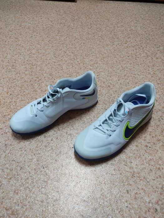 Продам зальник Nike Tiempo