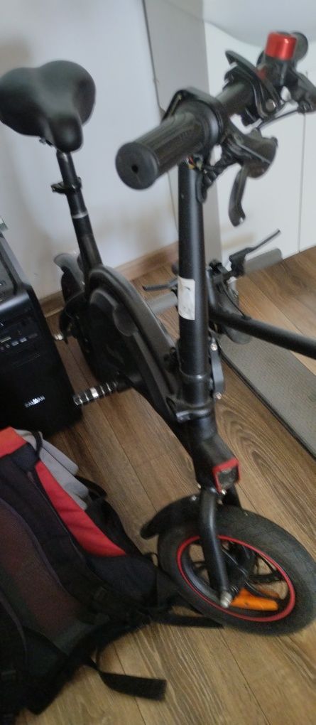 Vând bicicleta electrica moov way