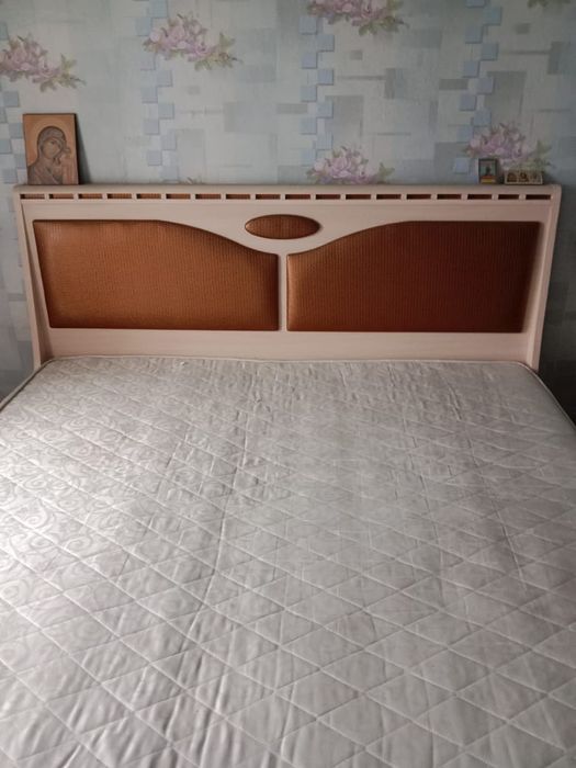 Двухспальная кровать