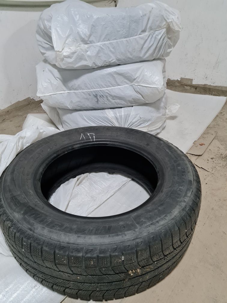 Зимний шины 235/65R17