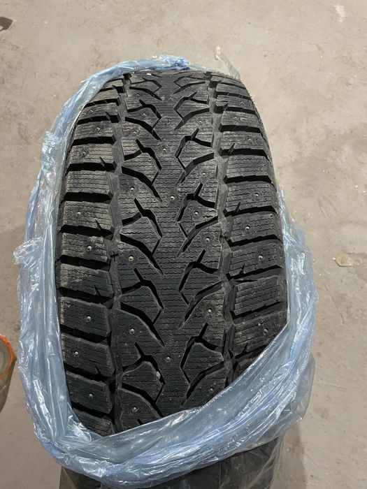 Продаю шипованную зимнюю резину APLUS 265/60/R18 - практический новая!