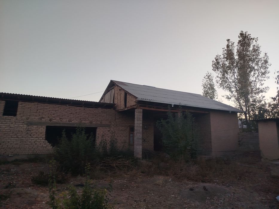 8 sutik yer sotiladi