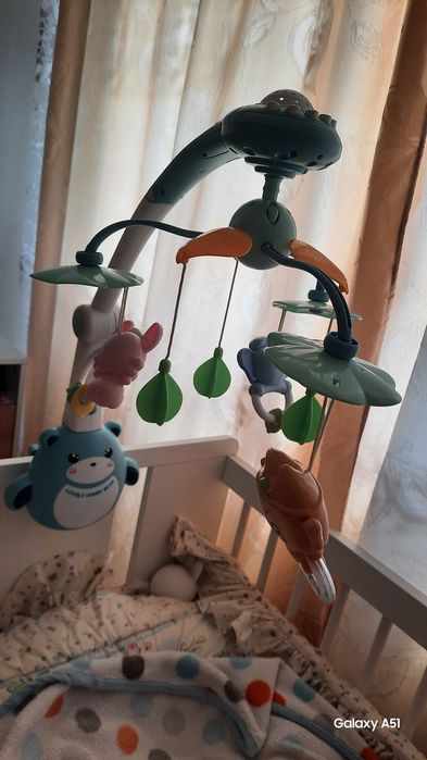 Carusel muzical pentru pătuț