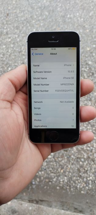 iPhone SE (2017) 32GB Silver сребрист цвят 86% батерия отключен