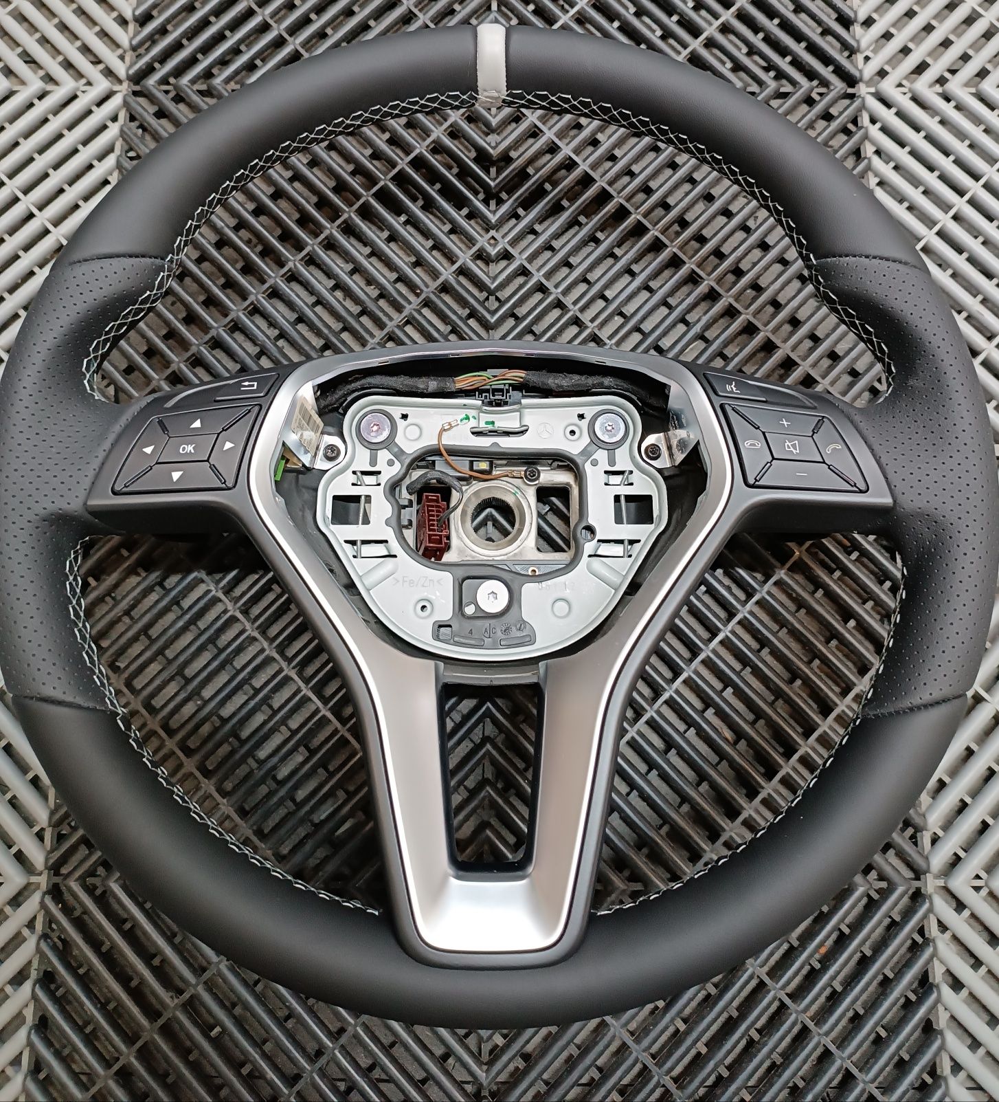 Мерцедес W205,W213, W206, W176, W177,W223 AMG - ОРИГИНАЛНИ волан+еърбе