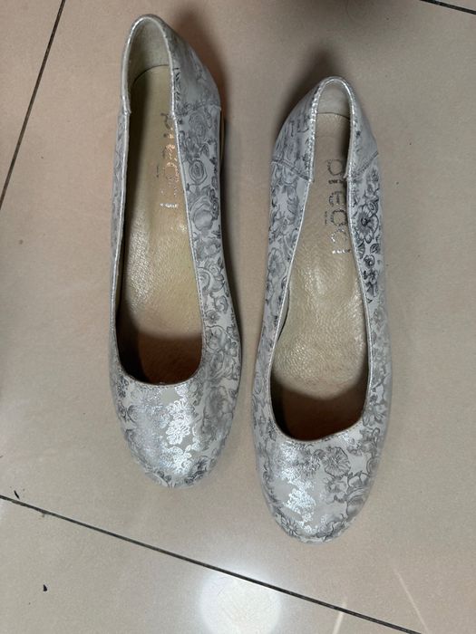 Vand balerini din piele, albi cu argintiu, noi