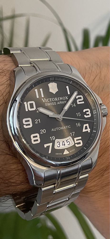 Ceas Victorinox Officers automatic