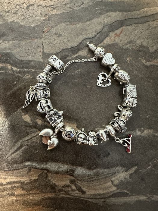 Pandora bratara cu charmuri