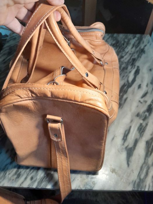 Продавам дамски кожен сак