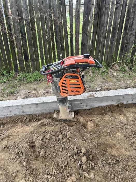 Închiriez mai compactor