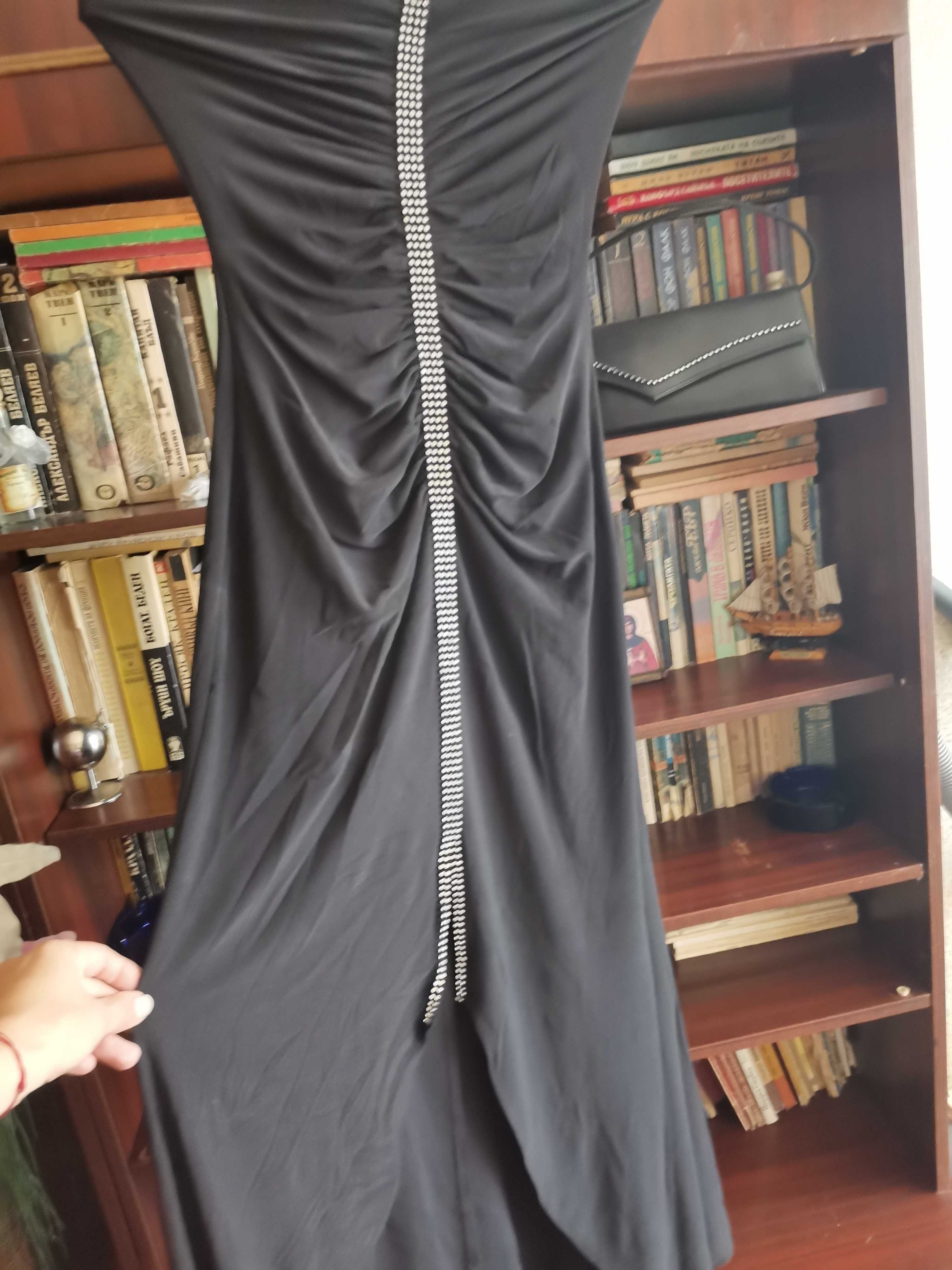 Дълга черна рокля за повод или абитуренска вечер
