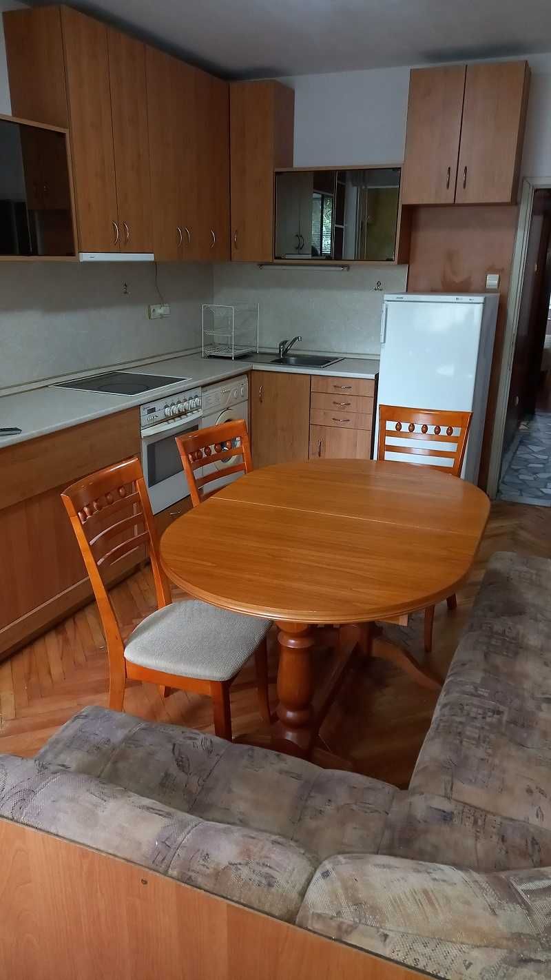 Тухлен апартамент за продан / Идеален център
