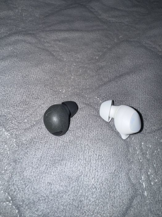 Samsung Galaxy Buds Pro 2 один левый серый / Buds правый белый наушник