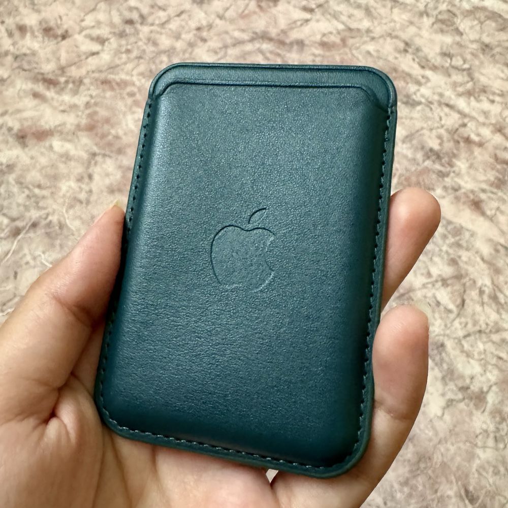 Кожаный картхолдер для iPhone