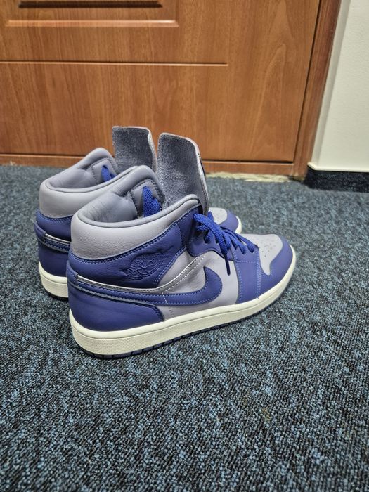 Vând Jordan 1 Mid