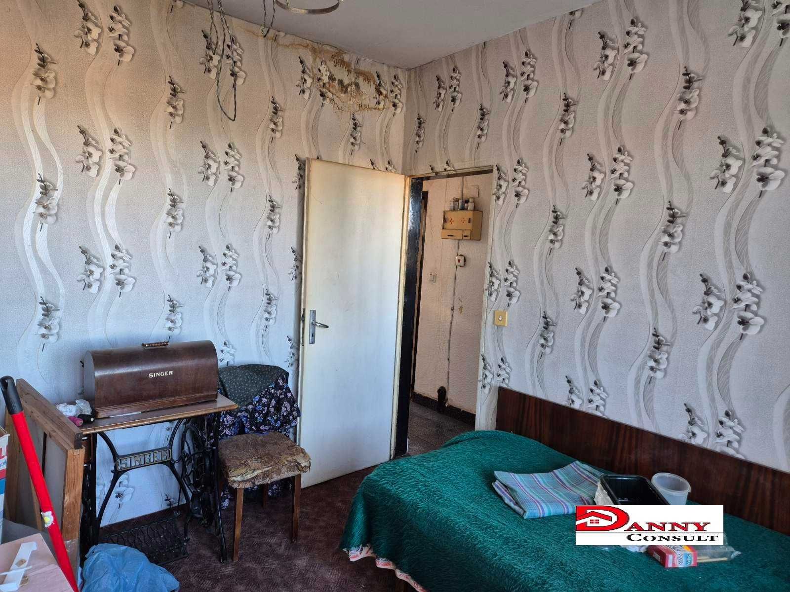 Тристаен апартамент в гр. Горна Оряховица, кв. "Гарата"