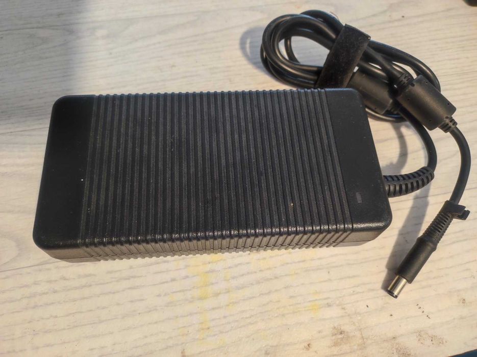 Продавам оригинален мощен адаптор / зарядно за лаптоп и други