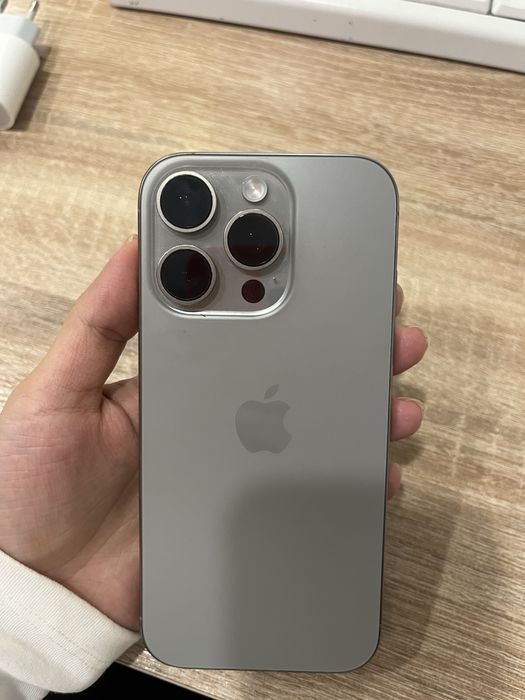 Телефон Iphone 16 pro