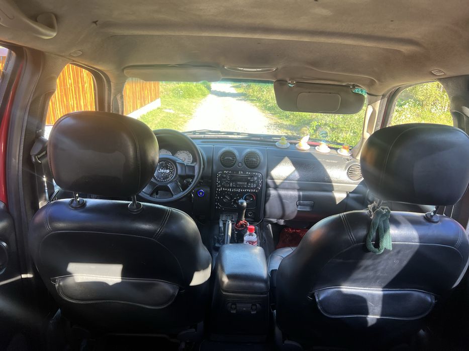 Jeep cherokee kj liberty