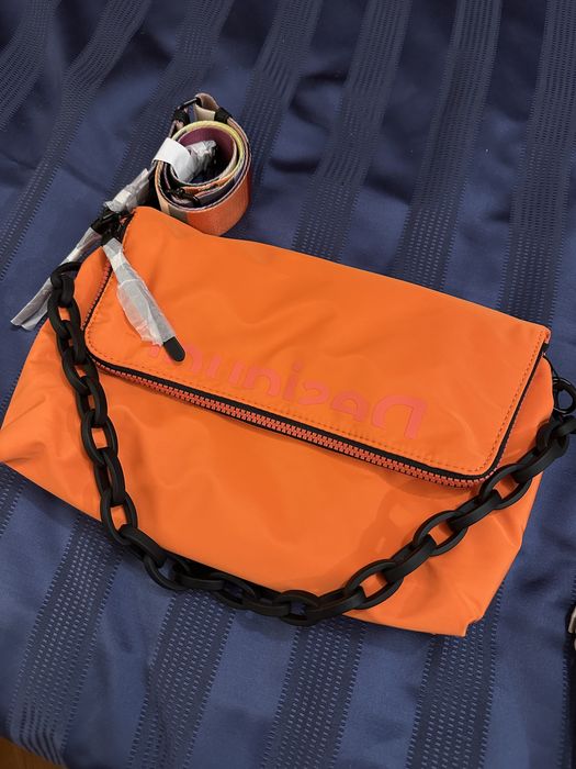 Poseta Desigual noua