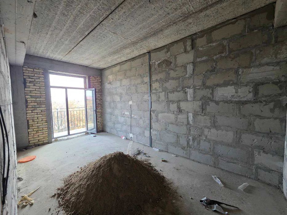 Продаётся 2х комн квартира на 3 этаже Ор-р Пиридастгир